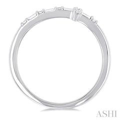 ASHI Sideway Cross Baguette Diamond Fashion Ring 366E7PPTGWG
