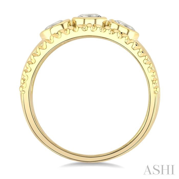 ASHI 3 Stone Bezel Diamond Fashion Ring 366Y2PPFGYG