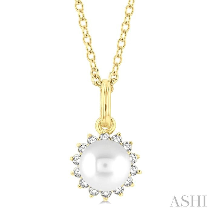 ASHI Pearl & Petite Halo Diamond Fashion Pendant 558A8PPTSPDWPYG