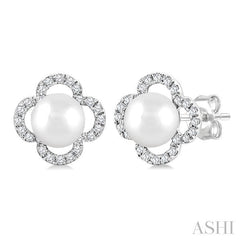 ASHI Clover Pearl & Petite Diamond Earrings 559B8PPTSERWPWG