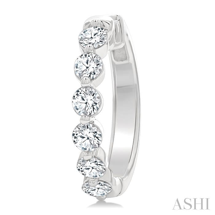 ASHI Diamond Hoop Earrings 620H0PPFGERWG-1.5