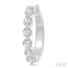 ASHI Diamond Hoop Earrings 620H0PPFGERWG-1.5