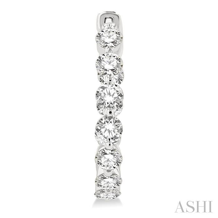 ASHI Inside-Out Diamond Round Hoop Earrings 626D0PPFHERWG-3.00