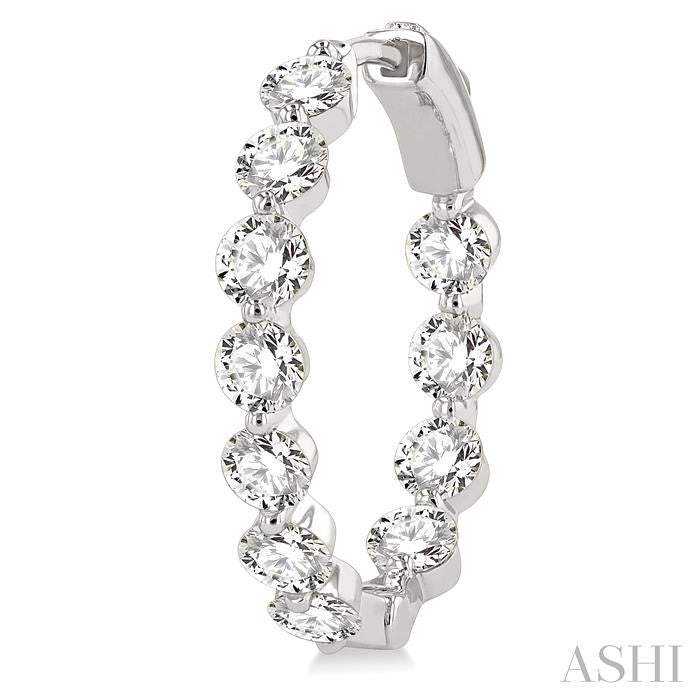 ASHI Inside-Out Diamond Round Hoop Earrings 626D0PPFHERWG-4.00