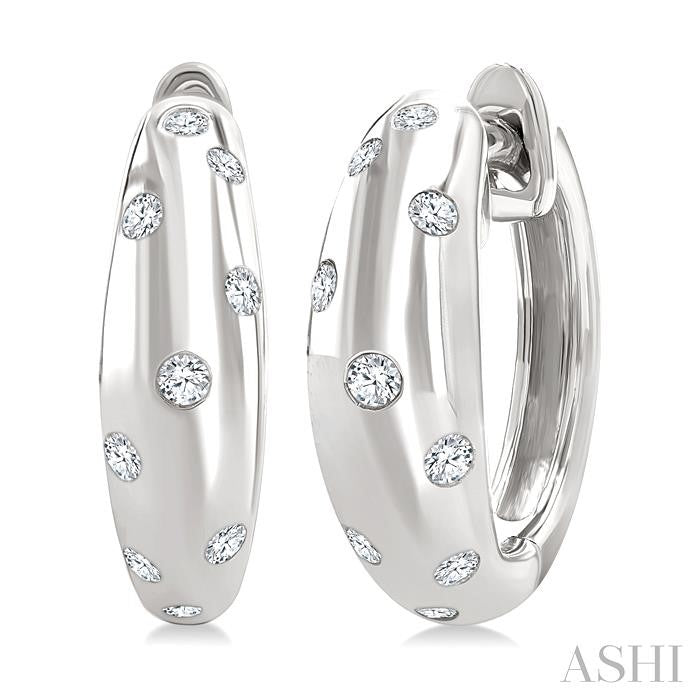 ASHI Mosaic Diamond Fashion Huggie Earrings 629J8PPTGERWG