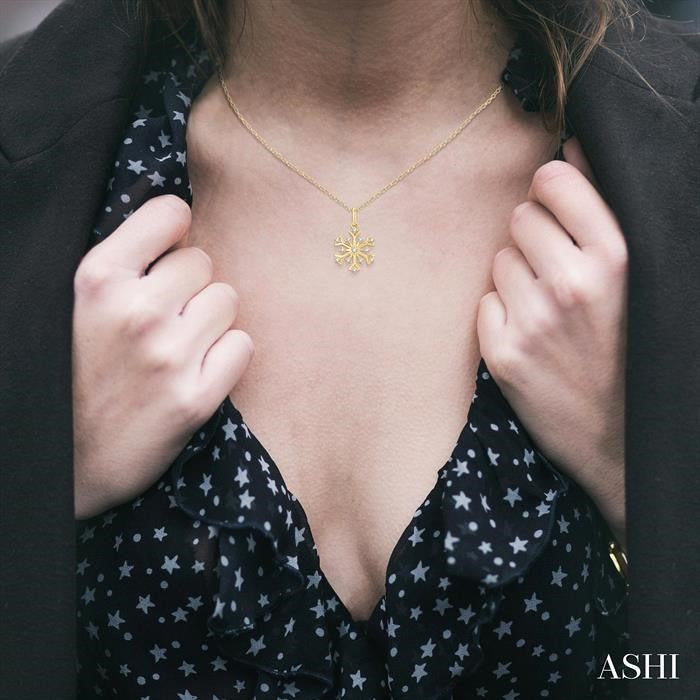ASHI Snowflake Petite Diamond Fashion Pendant 640M8PPTSPDYG