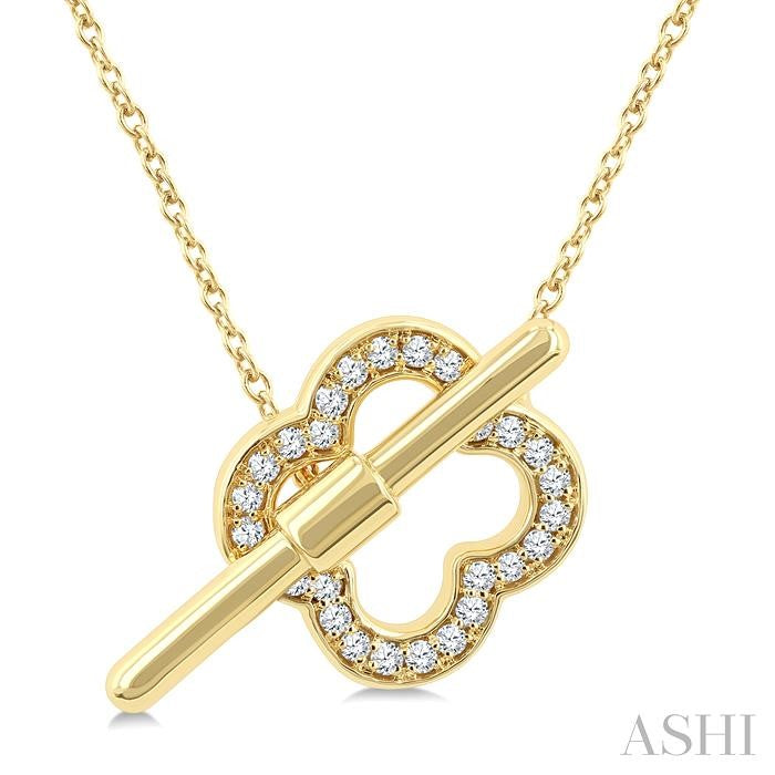 ASHI Clover Toggle Petite Diamond Fashion Necklace 643W0PPTSNKYG-CLV