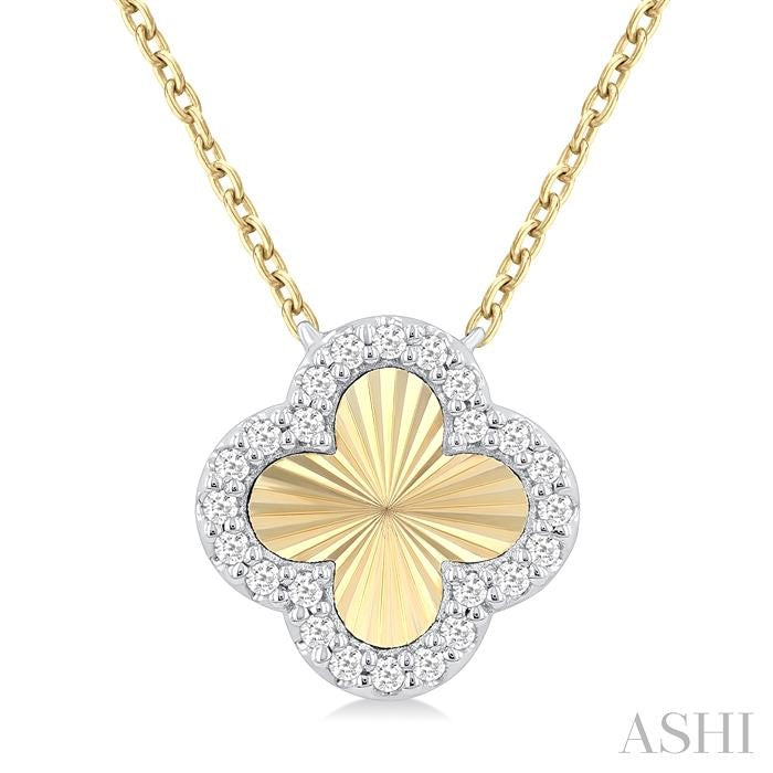 ASHI Clover Fluted Petite Diamond Fashion Pendant 644T8PPTSPDYW