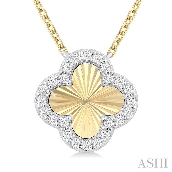 ASHI Clover Fluted Petite Diamond Fashion Pendant 644T8PPTSPDYW