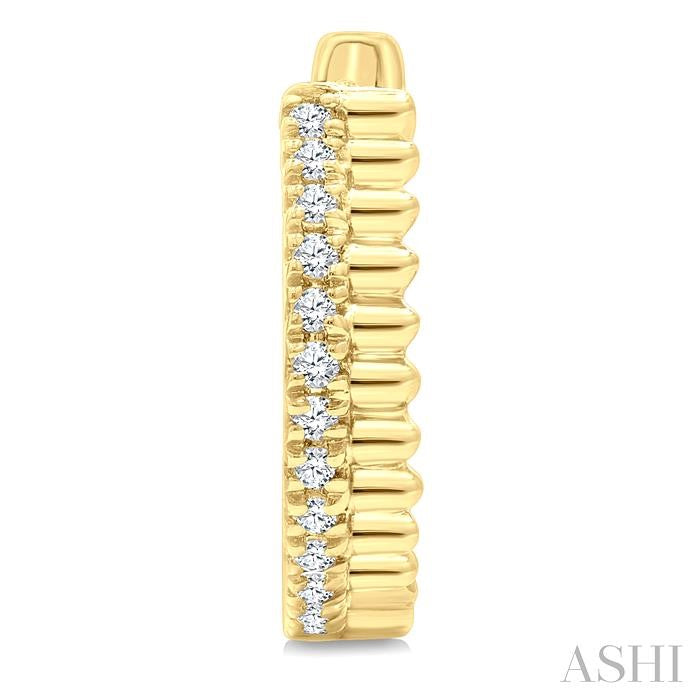 ASHI Petite Fluted Diamond Huggie Fashion Earrings 670X8PPTSERYG
