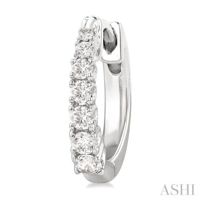 ASHI Graduated Petite Diamond Huggie Fashion Earrings 683V6PPFGERWG