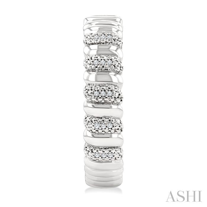 ASHI Silver Bold Ribbed Diamond Hoop Fashion Earrings 85738PPSSSLER