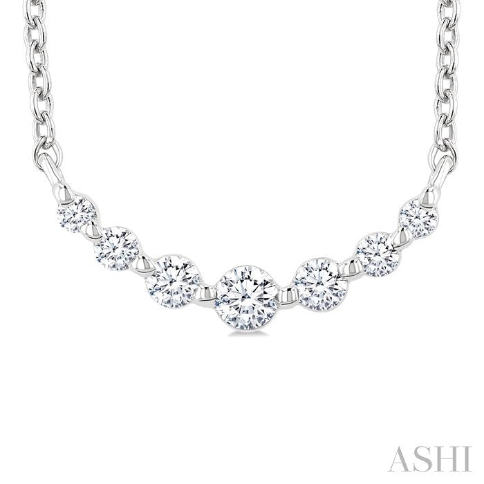 ASHI Silver Graduated Petite Diamond Fashion Smile Necklace 85948PPSGSLPD