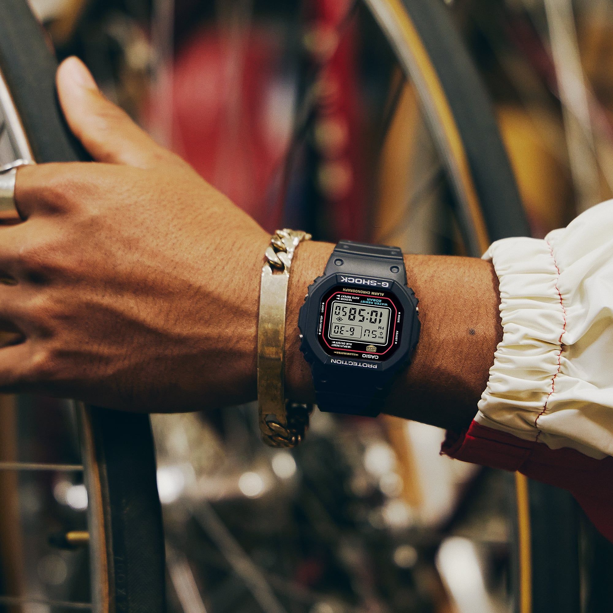 g-shock-5600-series-dw5600rl-1