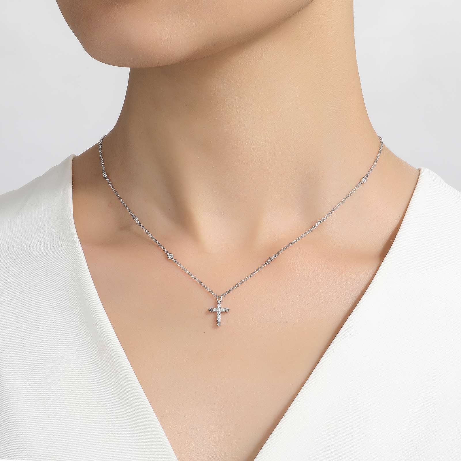 LAFONN 0.41 CTW Cross Necklace N0222CLP20