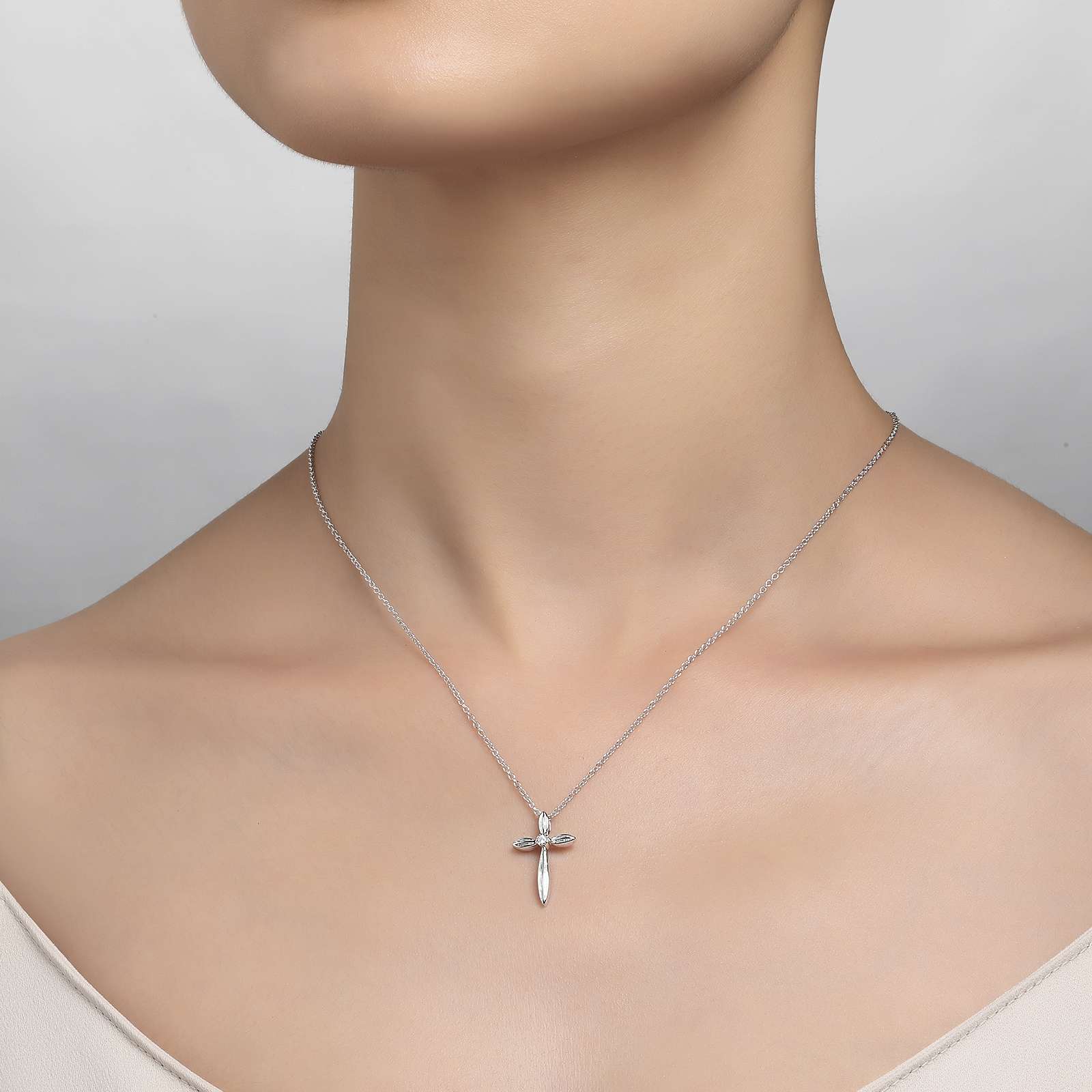 LAFONN 0.02 CTW Cross Pendant Necklace P0169CLP18