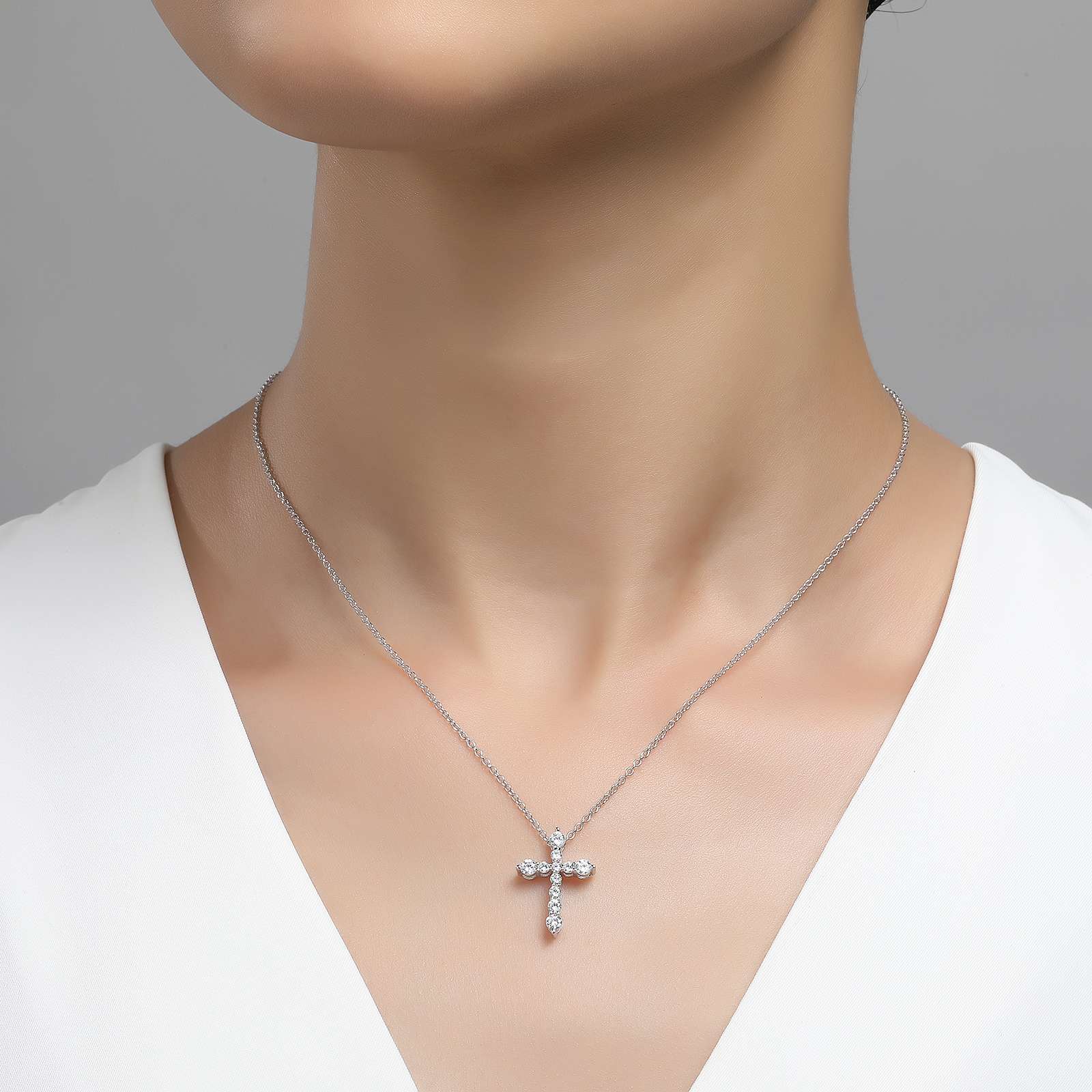 LAFONN 0.67 CTW Cross Pendant Necklace P0207CLP18