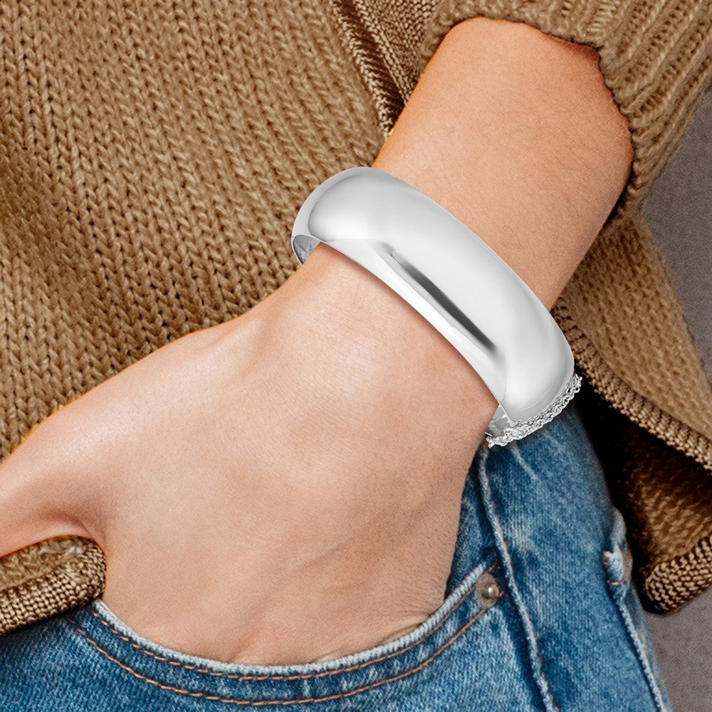 Sterling Silver Rhodium-plated 20mm Fancy Hinged Bangle Bracelet QB31