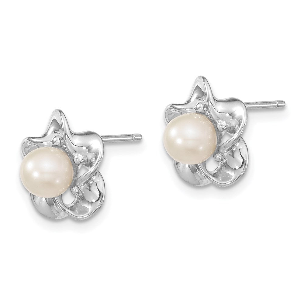 QBE31JUN Sterling Silver Rhodium-plated Floral FWC Pearl Post Earrings