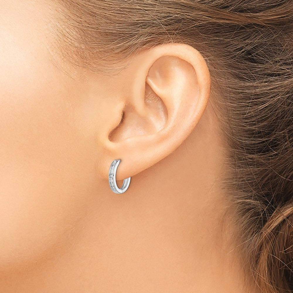 QDX124 Sterling Silver Rhodium Diam. Huggie Earrings