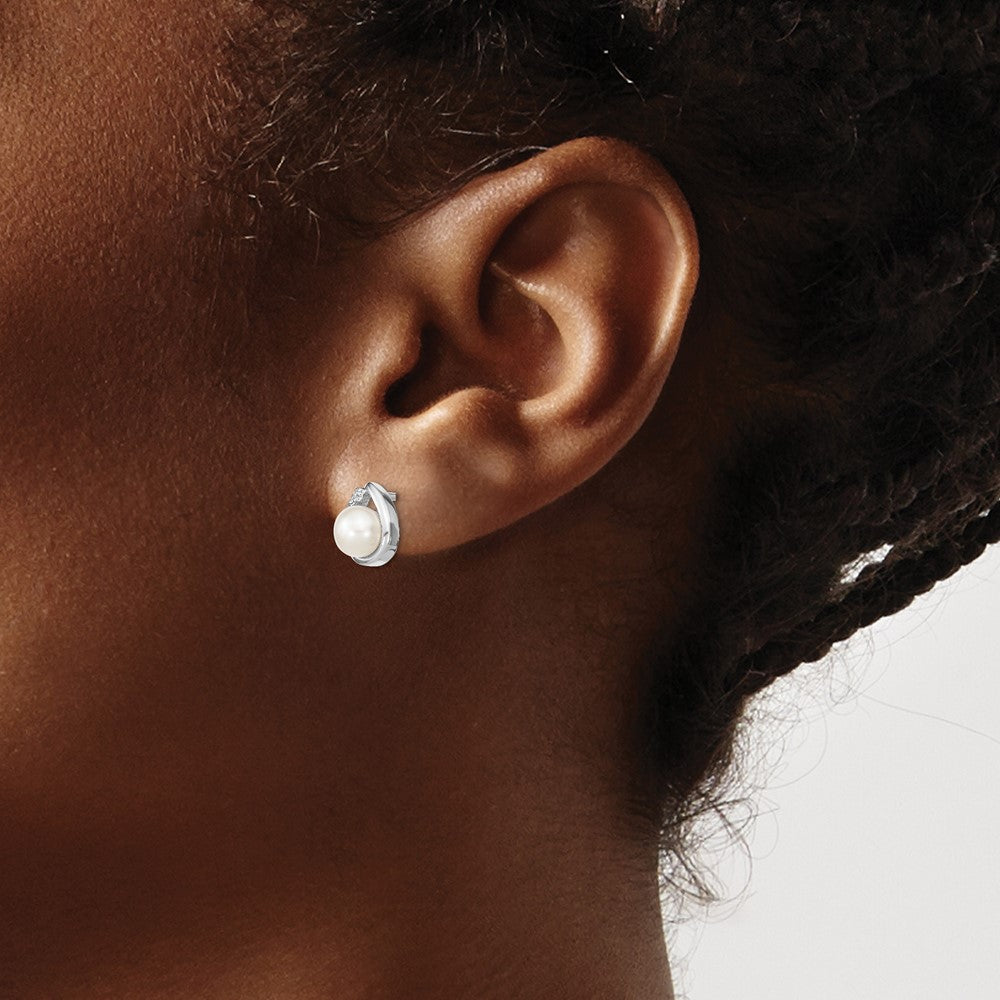 QDX312 Sterling Silver Rhodium-plated 5mm FW Cultured Pearl & Diamond Post Ear