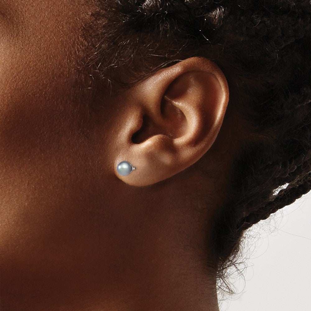 QE12712 Sterling Silver Rhodium-plated 5-6mm Grey Round Freshwater Cultured Pearl Post Earrings