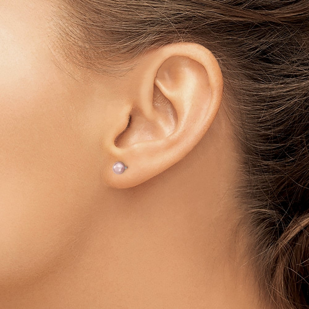QE12725 Sterling Silver Rhodium-plated 4-5mm Purple Round Freshwater Cultured Pearl Post Earrings