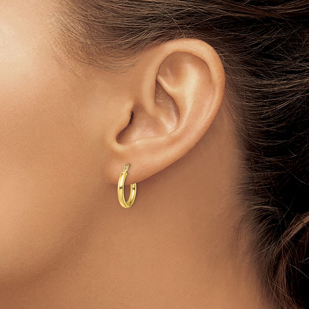 QE13138 Sterling Silver Gold-Tone Polished 2x14mm Hoop Earrings