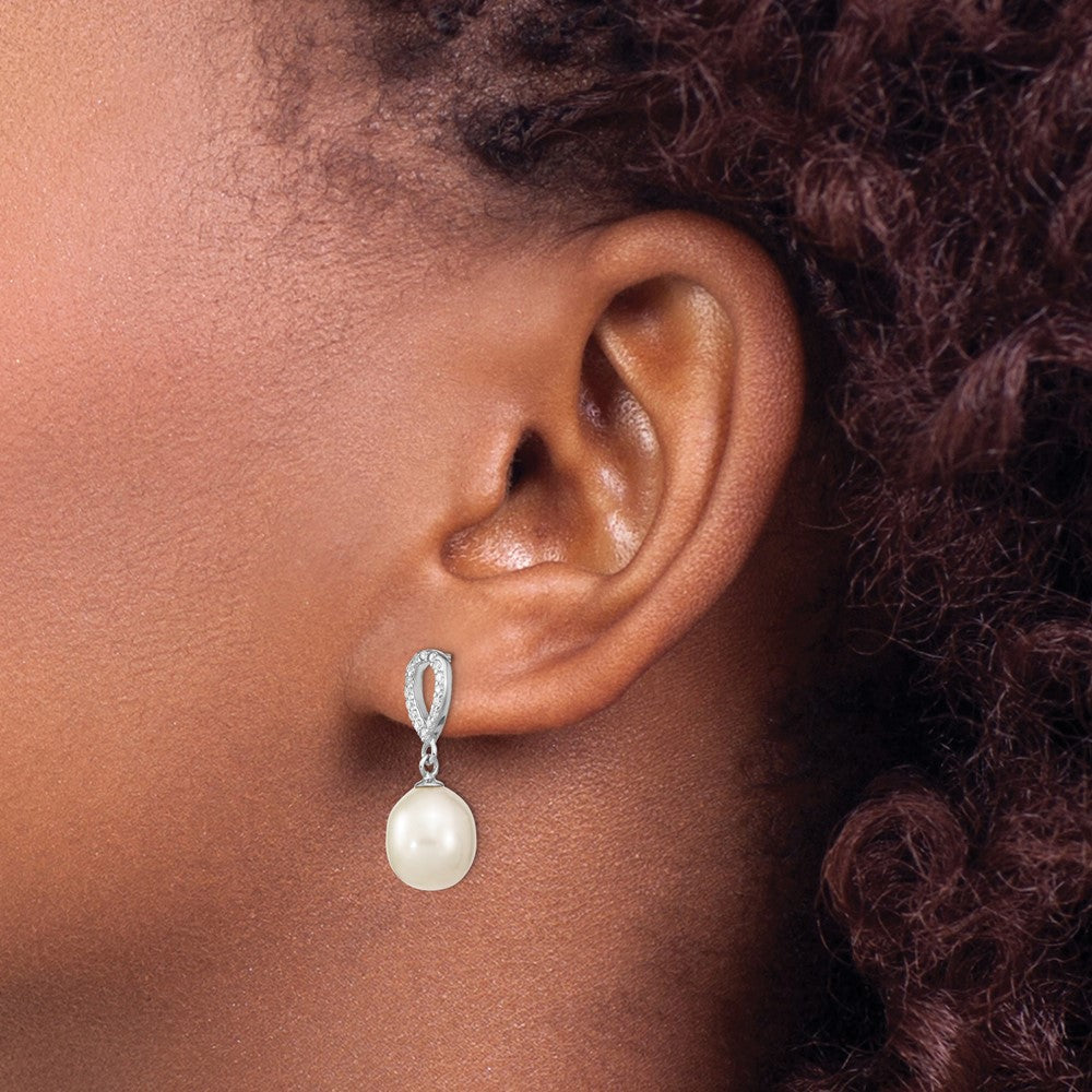 QE13857 Sterling Silver Rhodium-plated 8-9mm White Rice Freshwater Cultured Pearl and CZ Post Dangle Earrings