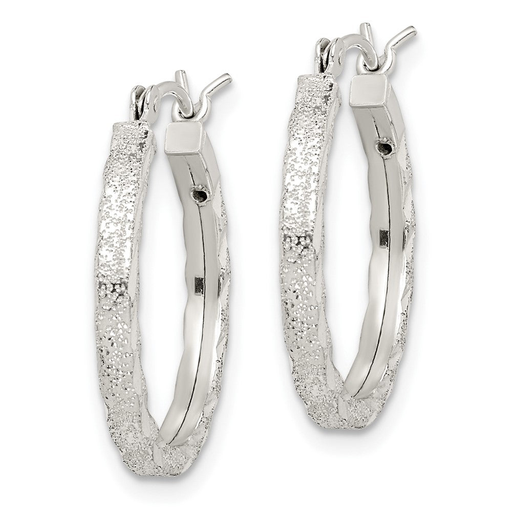 QE14135 Sterling Silver Textured & Diamond-cut 2.25mm Round Hoop Earrings