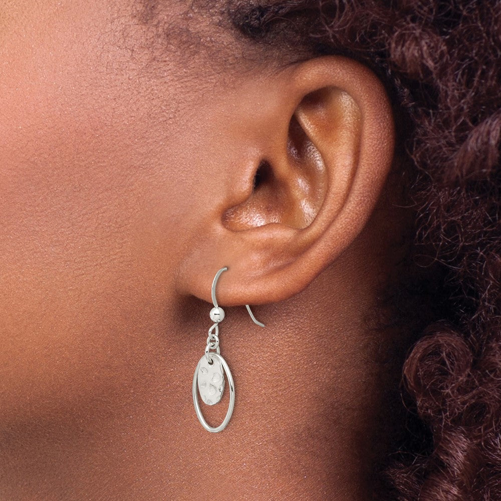 QE14698 Sterling Silver Polished & Hammered Oval Dangle Earrings