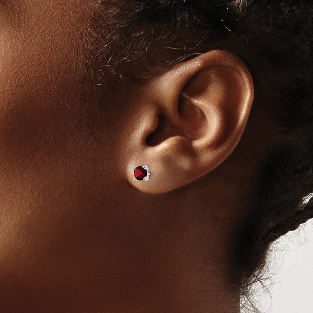 QE15116GA Sterling Silver Rhodium-plated Round 5mm Garnet Post Earrings