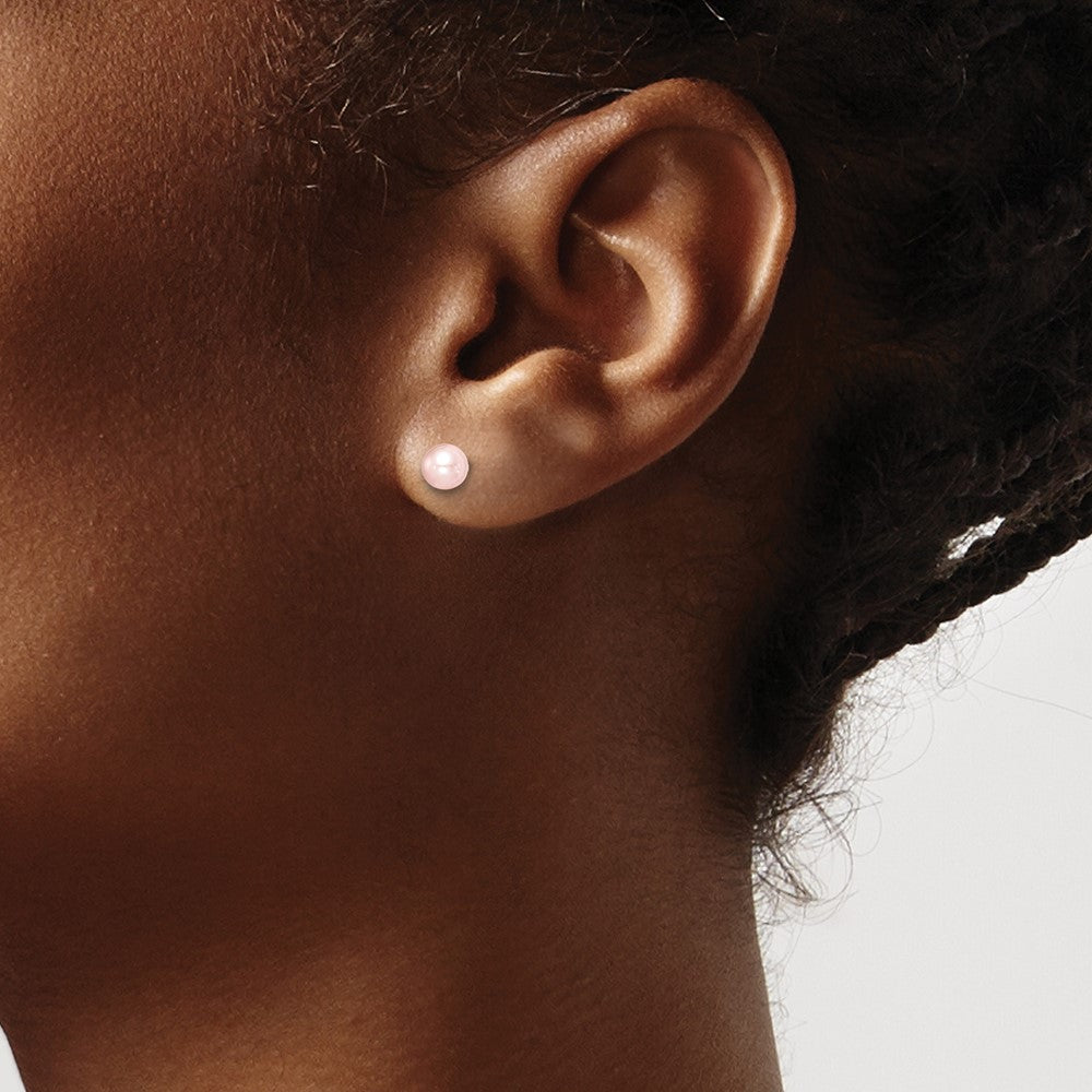 QE15339 Sterling Silver Madi K Rhodium-plated 4-5mm Pink Round Freshwater Cultured Pearl Post Earrings