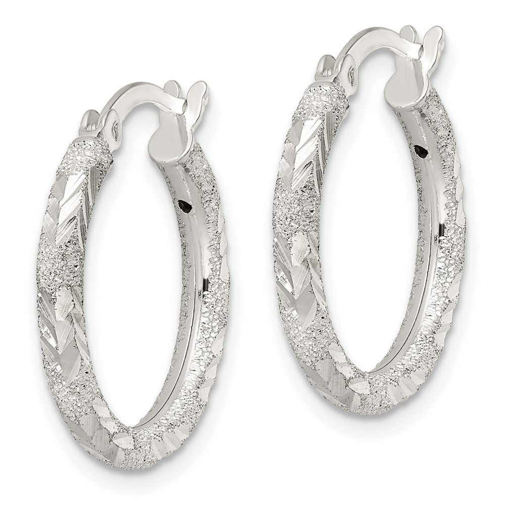 QE15855 Sterling Silver Polished and Laser Diamond-cut Hoop Earrings