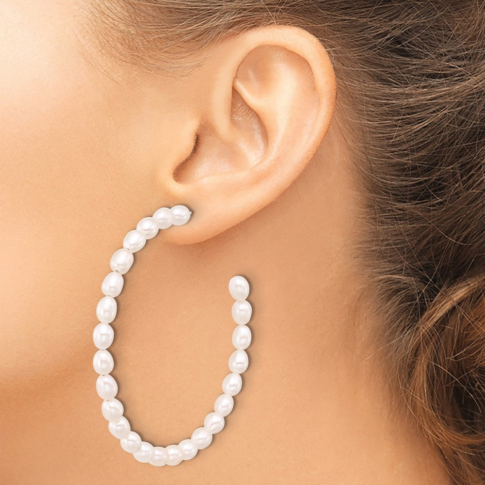 QE17245 Sterling Silver Rhodium-plated 5-6mm White Rice Freshwater Cultured Pearl Post C-Hoop Earrings