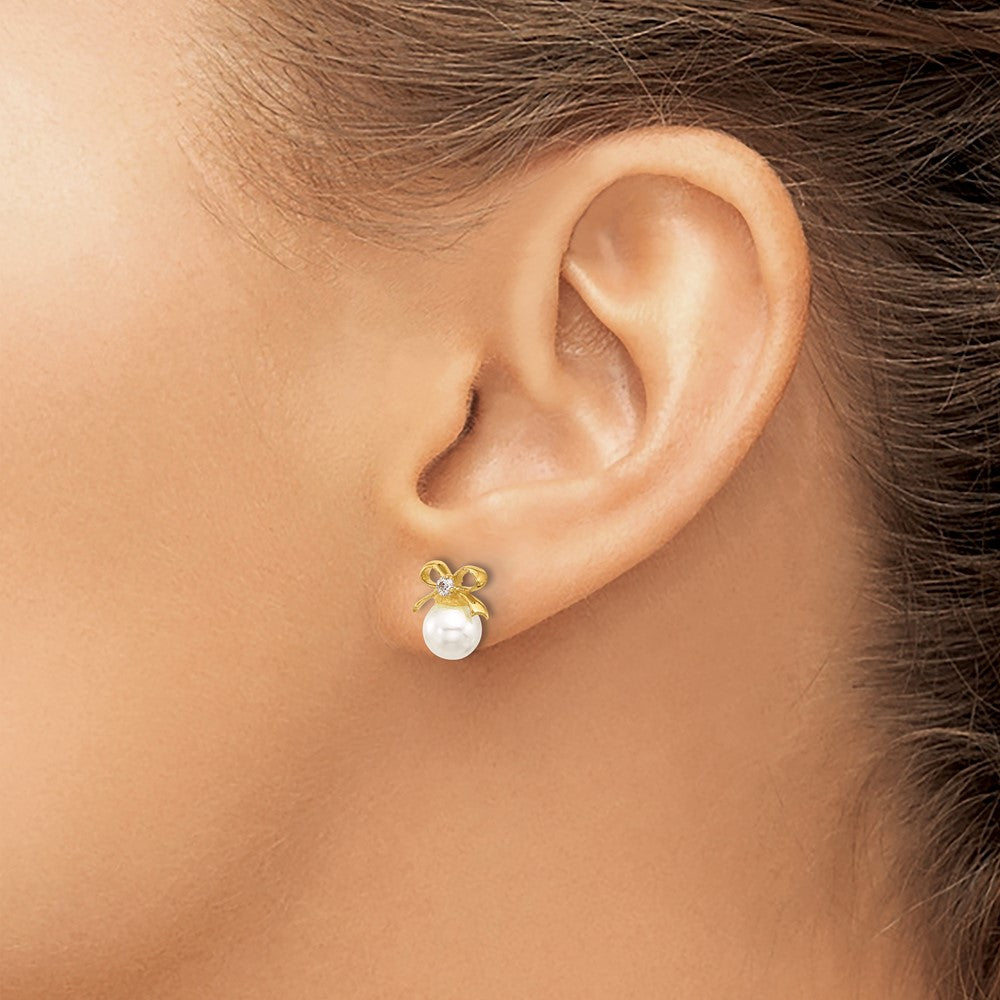 QE17262 Sterling Silver Gold-tone Polished CZ and Synthetic Pearl Bow Post Earrings