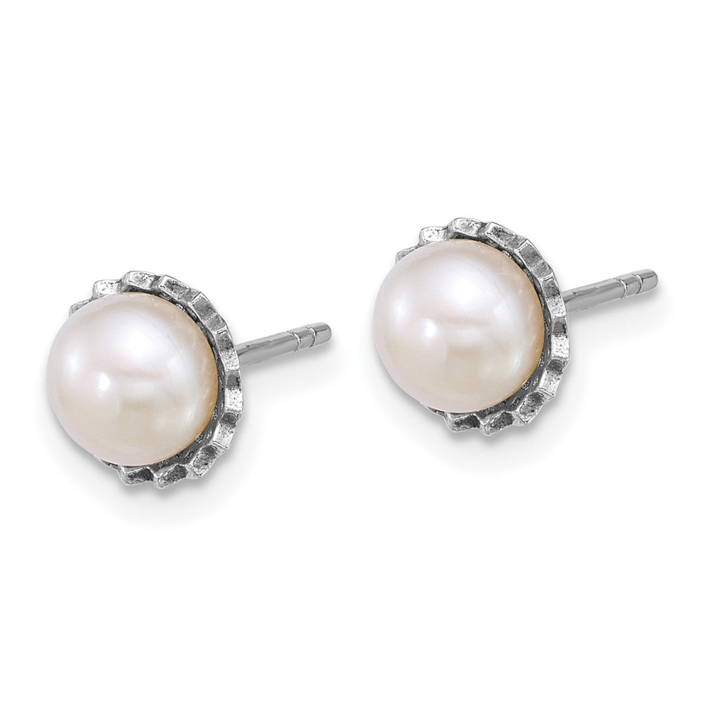 QE18145 Sterling Silver Rhodium-plated 6-7mm Button White Freshwater Cultured Pearl Zig-Zag Edge Post Earrings