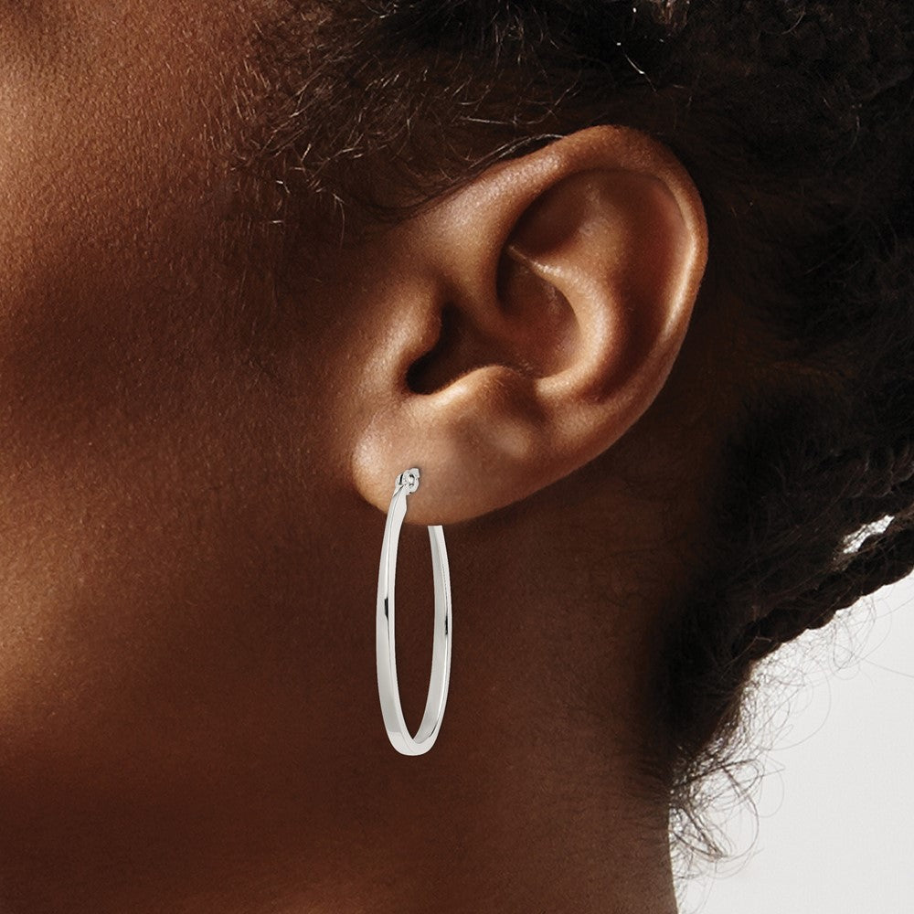 QE3774 Sterling Silver Tapered 3mm Oval Hoop Earrings