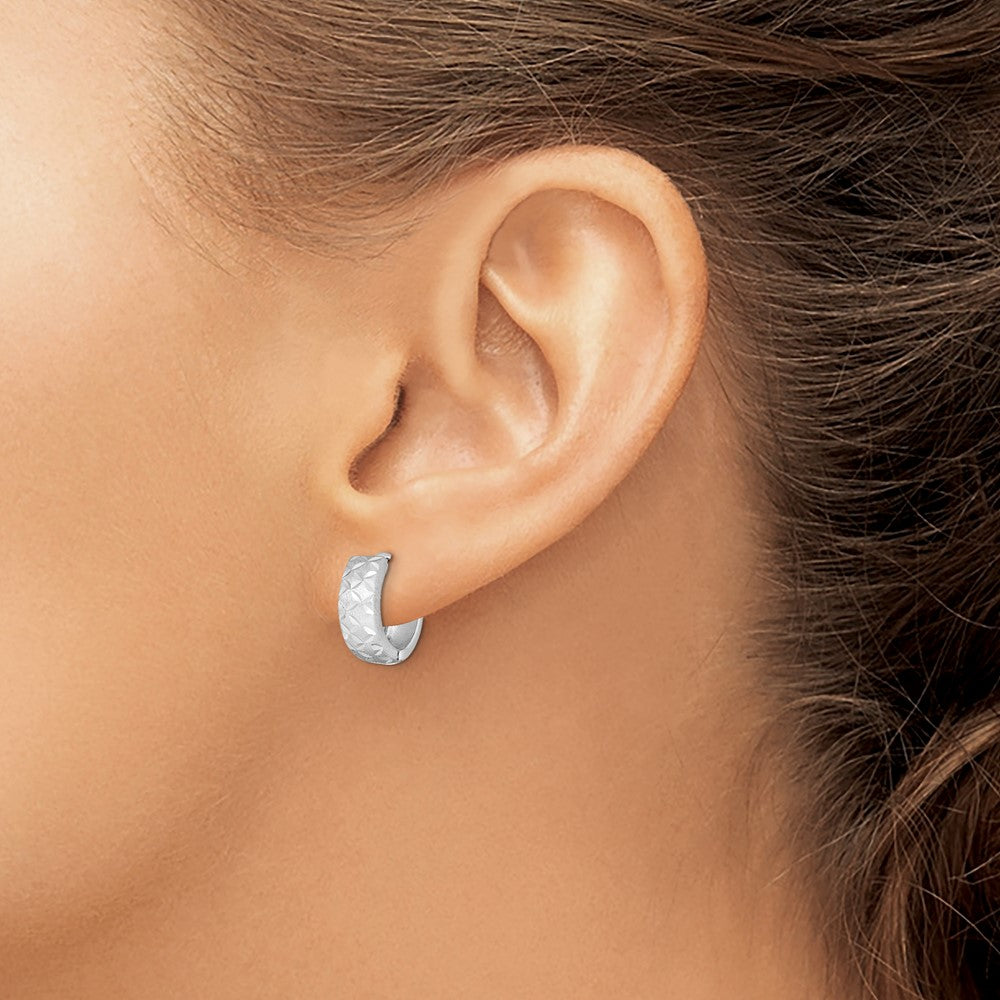 QE8521 Sterling Silver Rhodium-plated Diamond Cut Hinged Hoop Earrings