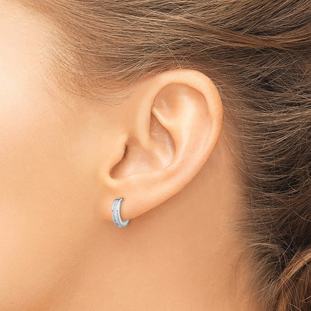 QE9252 Sterling Silver Rhodium-plated CZ Hinged Hoop Earrings