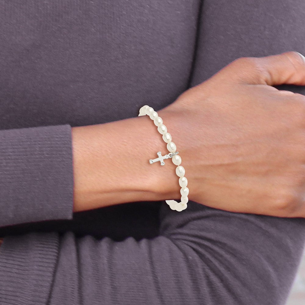 Sterling Silver Polished FWC Pearl & Cross Children's Stretch Bracelet QH5323