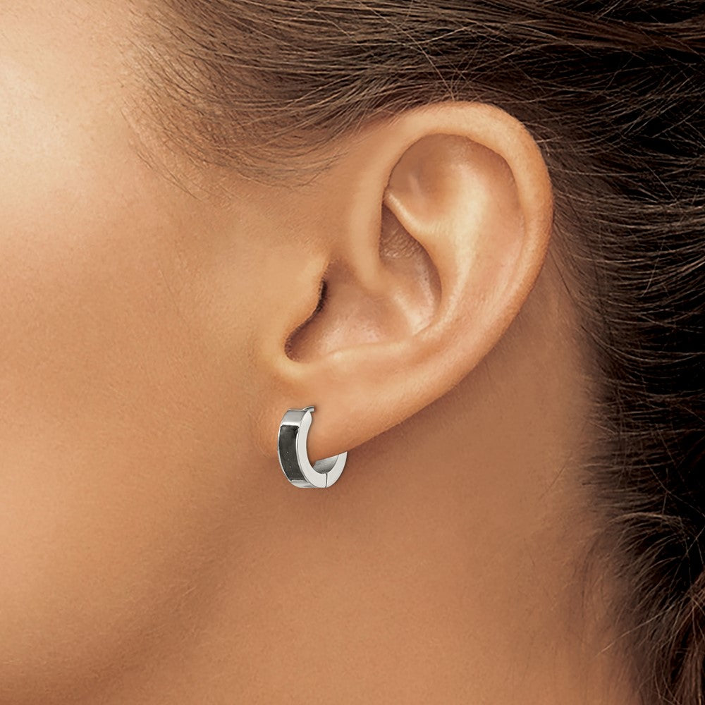 SRE1531 Chisel Stainless Steel Polished with Carbon Fiber Inlay 4mm Hinged Hoop Earrings