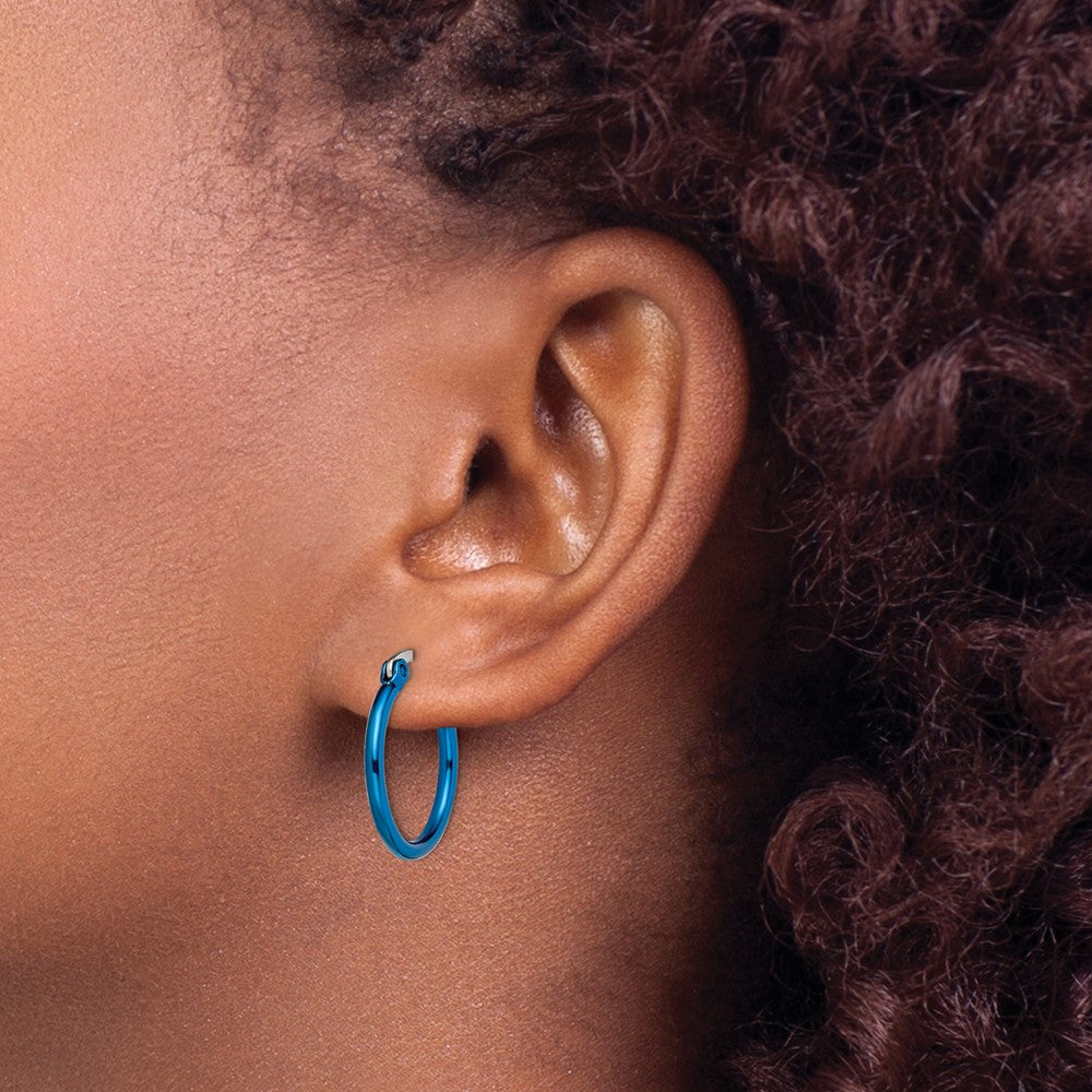 SRE423 Chisel Stainless Steel Polished Blue IP-plated 19mm Diameter 2mm Hoop Earrings