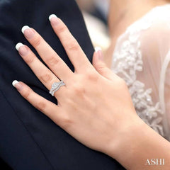 ASHI Round Shape Lovebright Diamond Wedding Set 121D2PPFVWG-WS