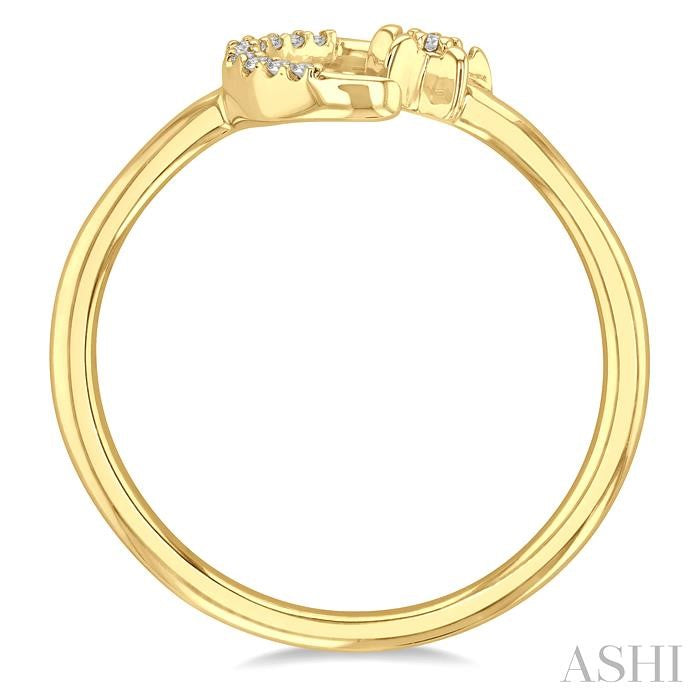 ASHI Stackable Crescent Moon & Star Petite Diamond Fashion Ring 388H9PPTSYG