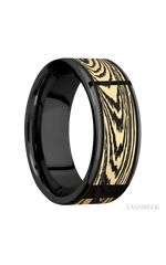 8 mm wide/Flat/Zirconium band with one 6 mm Centered inlay of 14K Yellow Gold with a laser carved Woodgrain pattern.