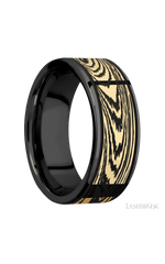 8 mm wide/Flat/Zirconium band with one 6 mm Centered inlay of 14K Yellow Gold with a laser carved Woodgrain pattern.