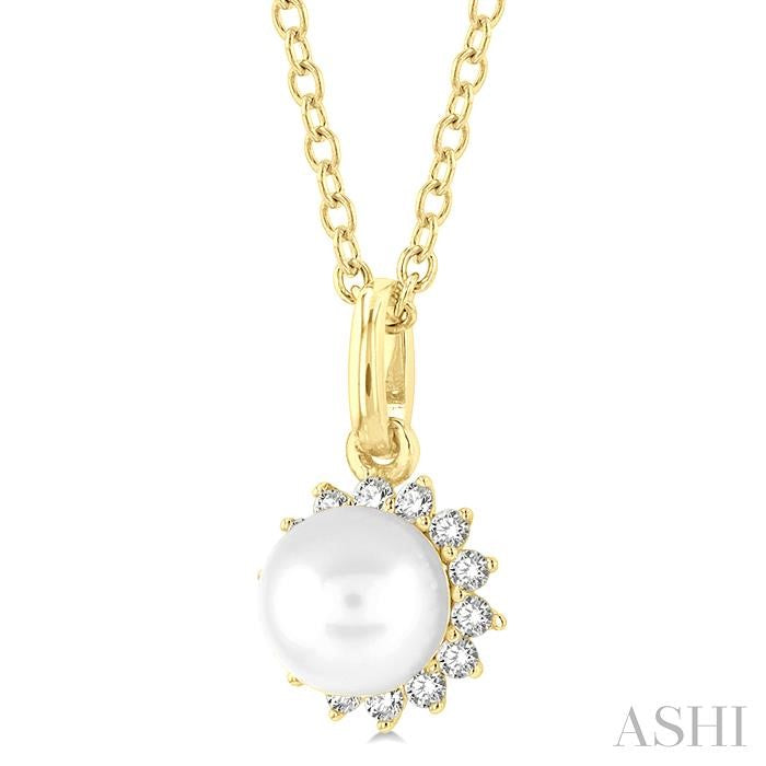 ASHI Pearl & Petite Halo Diamond Fashion Pendant 558A8PPTSPDWPYG