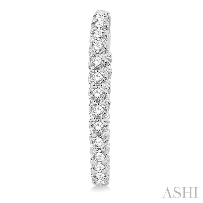 ASHI Inside-Out Diamond Round Hoop Earrings 622B0PPFHERWG-3.00