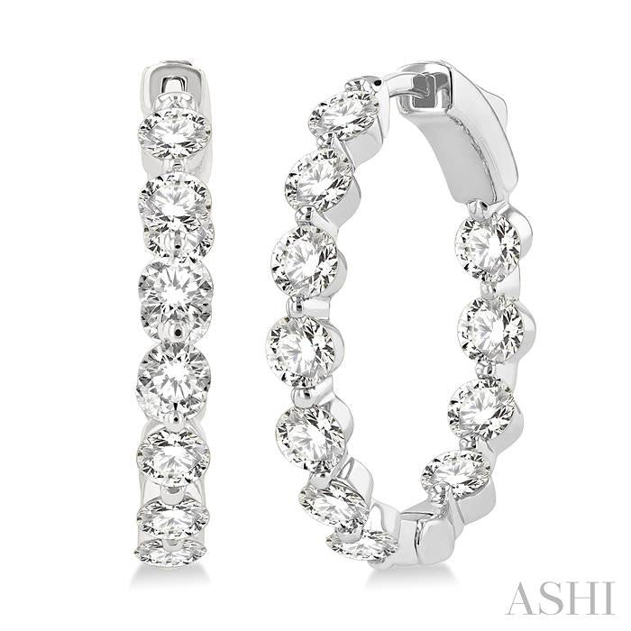 ASHI Inside-Out Diamond Round Hoop Earrings 626D0PPFGERWG-3.00